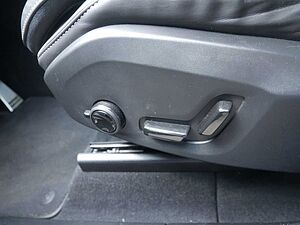 Volvo  B4 R Design AWD ACC HUD LED PANO 360°