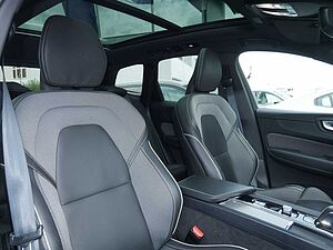 Volvo  B4 R Design AWD ACC HUD LED PANO 360°