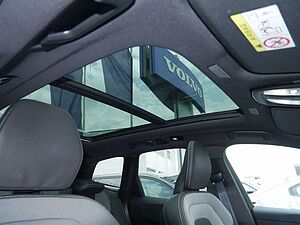 Volvo  B4 R Design AWD ACC HUD LED PANO 360°