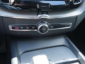 Volvo  B4 Plus Dark AWD NAVI AHK STANDHZ LED