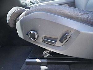 Volvo  B4 Plus Dark AWD NAVI AHK STANDHZ LED