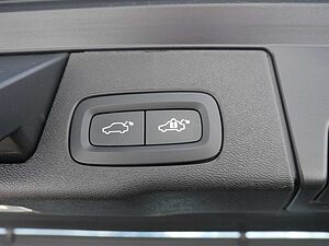 Volvo  B4 Plus Dark AWD NAVI AHK STANDHZ LED