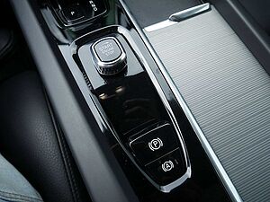 Volvo  T8 Ultimate Dark Recharge Plug-In Hybrid AWD