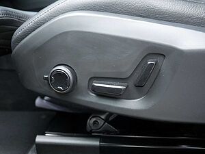 Volvo  T8 Ultimate Dark Recharge Plug-In Hybrid AWD