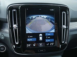 Volvo  B4 R-Design 31990 H/K NAVI AHK ACC LED