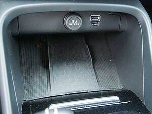 Volvo  B4 R-Design 31990 H/K NAVI AHK ACC LED