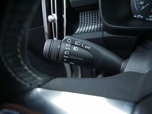 Volvo  B4 R-Design 31990 H/K NAVI AHK ACC LED