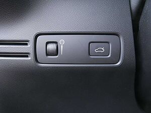 Volvo  B4 R-Design 31990 H/K NAVI AHK ACC LED