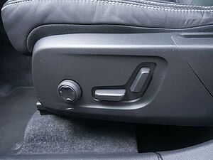 Volvo  B4 R-Design 31990 H/K NAVI AHK ACC LED