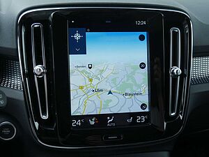 Volvo  B4 R-Design 31990 H/K NAVI AHK ACC LED