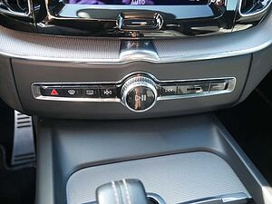 Volvo  Recharge T8 AWD R-Design ACC LED PANO