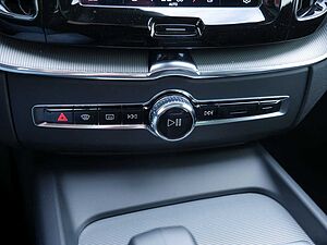 Volvo  T6 Recharge Plus Dark AWD LED PANO 360°
