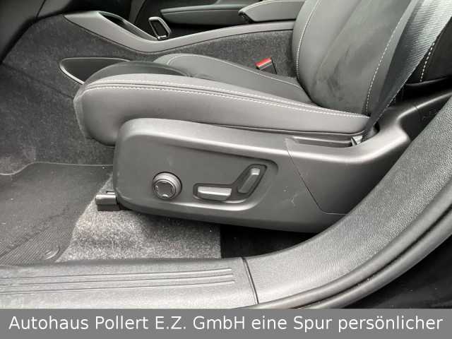 Volvo  B4 Plus Black Edition 2WD