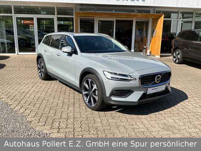 Volvo  B4 AWD Plus