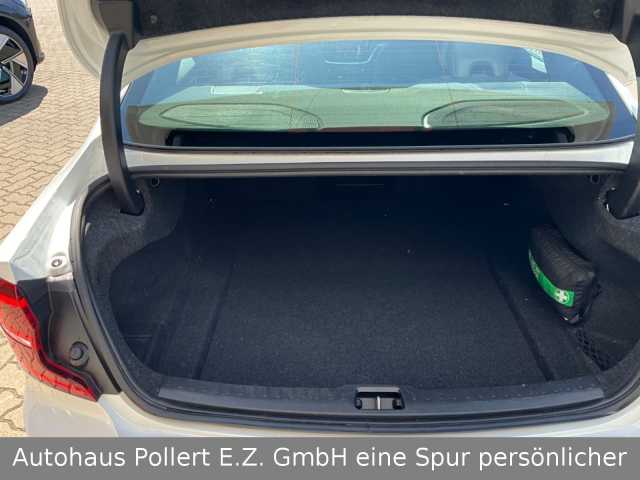 Volvo  B4 AWD Plus