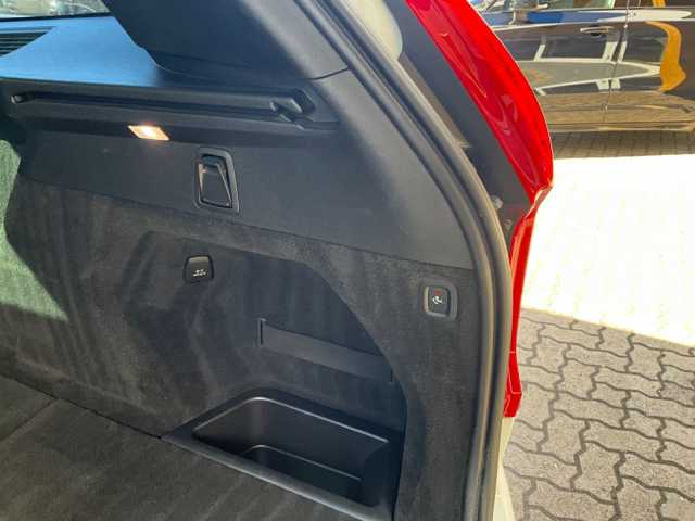 Volvo  B5 AWD R Design