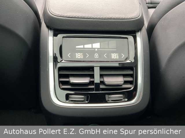 Volvo  R Design Recharge Plug-In Hybrid AWD