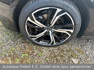 Volvo  B4 (Benzin) Plus Dark