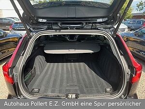 Volvo  B4 (Benzin) Plus Dark
