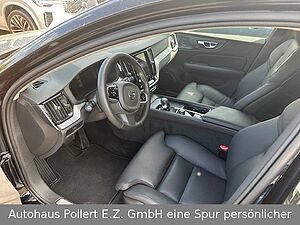 Volvo  B4 (Benzin) Plus Dark