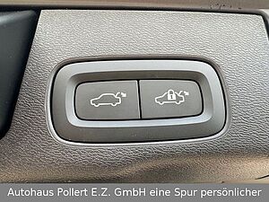 Volvo  T8 Plug-In Hybrid AWD Ultimate Dark