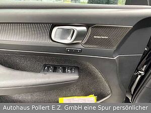 Volvo  B4 Plus Black Edition 2WD