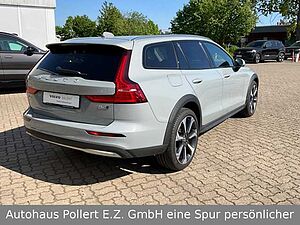 Volvo  B4 AWD Plus
