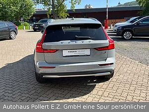 Volvo  B4 AWD Plus