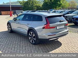 Volvo  B4 AWD Plus