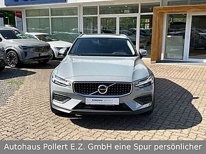 Volvo  B4 AWD Plus