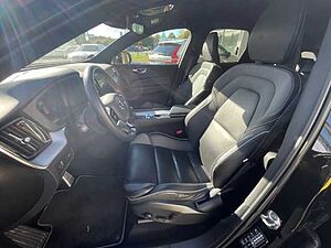 Volvo  D4 R Design 2WD