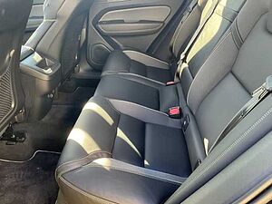 Volvo  D4 R Design 2WD
