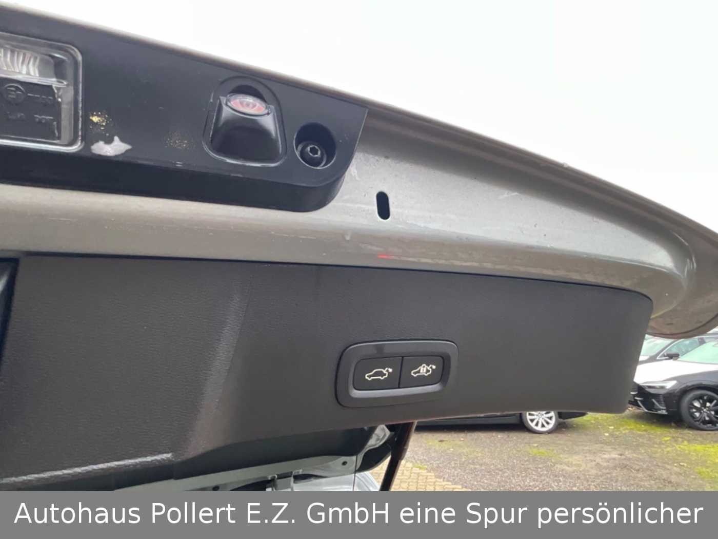 Volvo  B4 Mild Hybrid Benzin Plus Dark 2WD