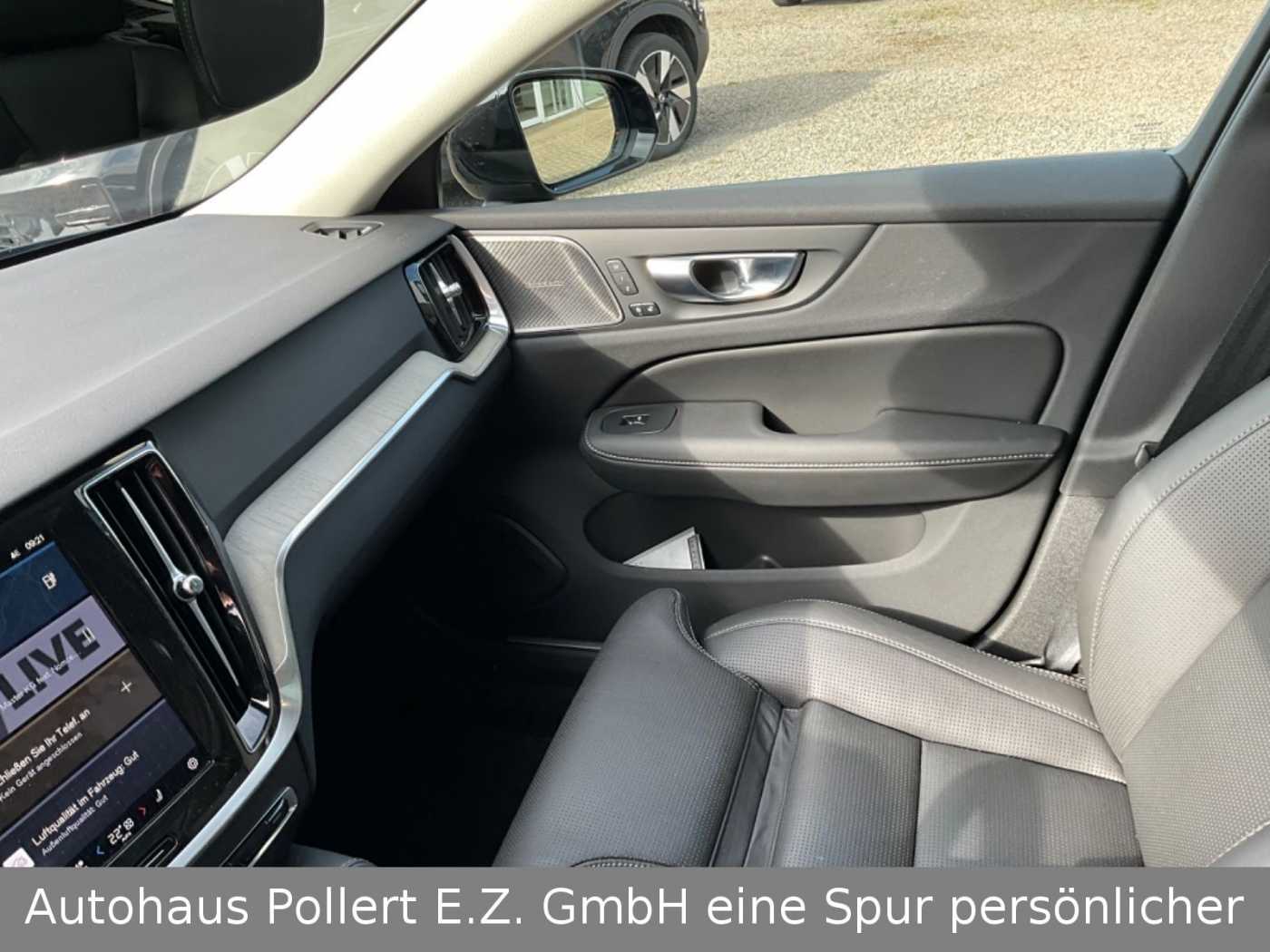 Volvo  T6 Plus Dark Recharge Plug-In Hybrid AWD