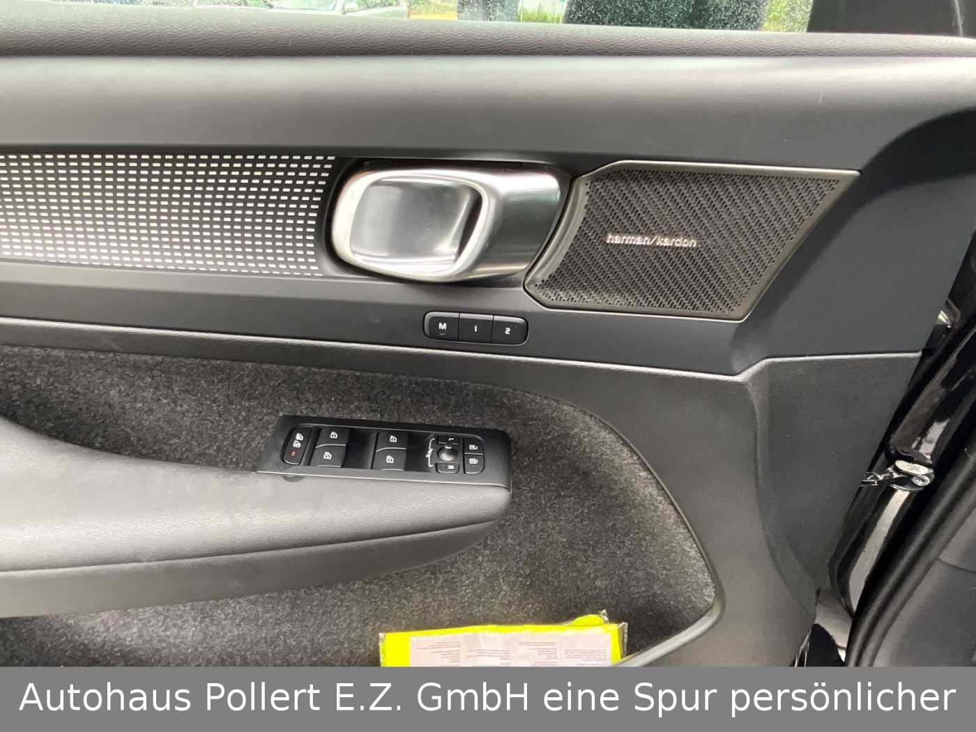 Volvo  B4 Plus Black Edition 2WD