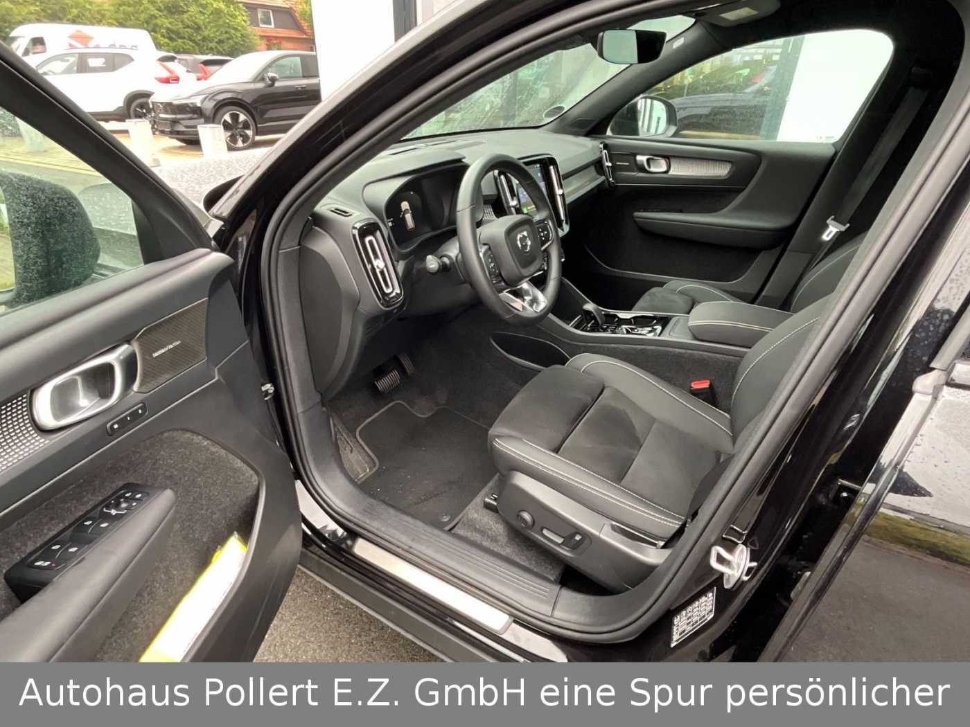 Volvo  B4 Plus Black Edition 2WD