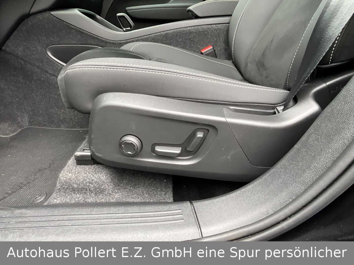 Volvo  B4 Plus Black Edition 2WD