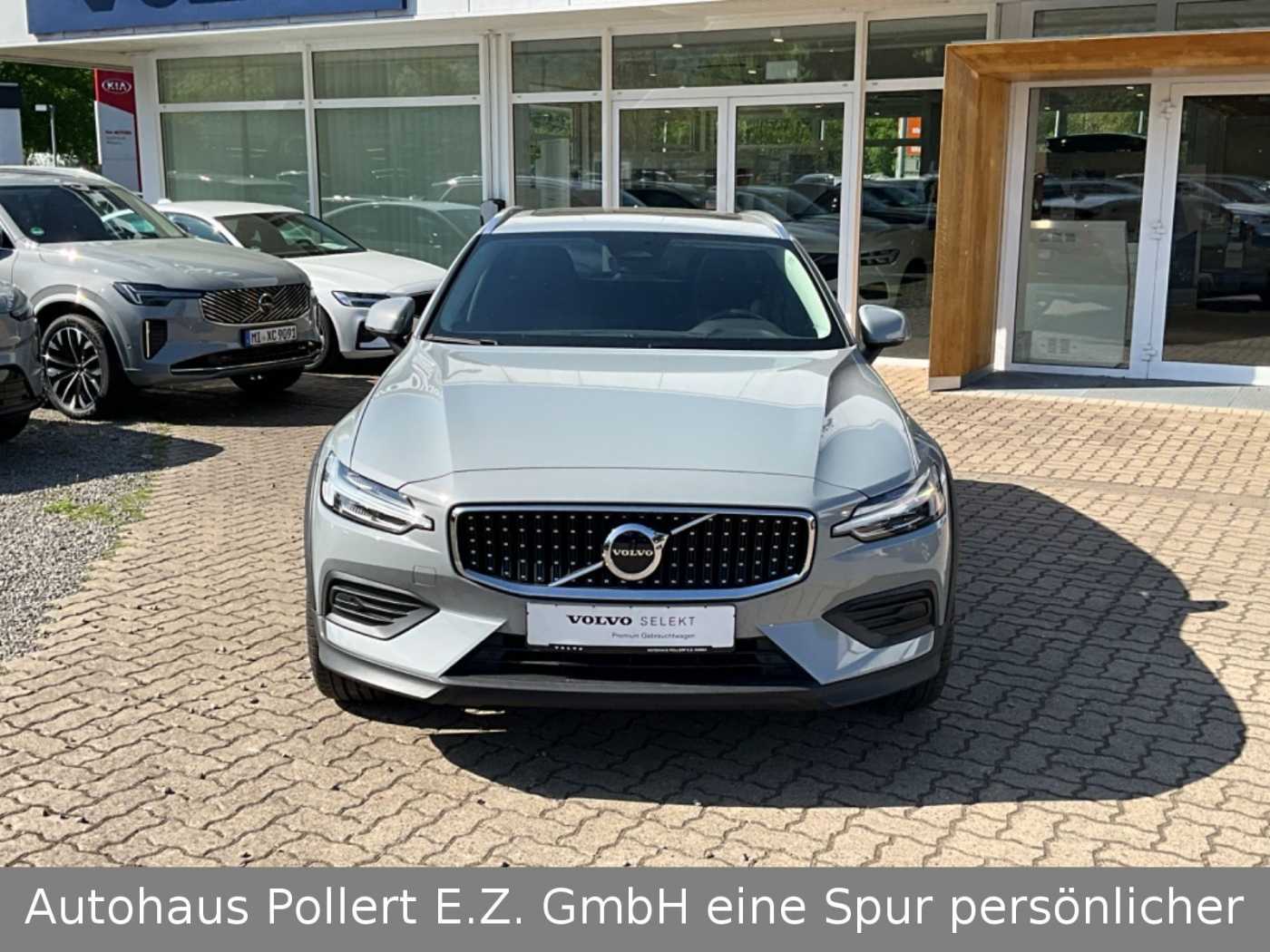 Volvo  B4 AWD Plus