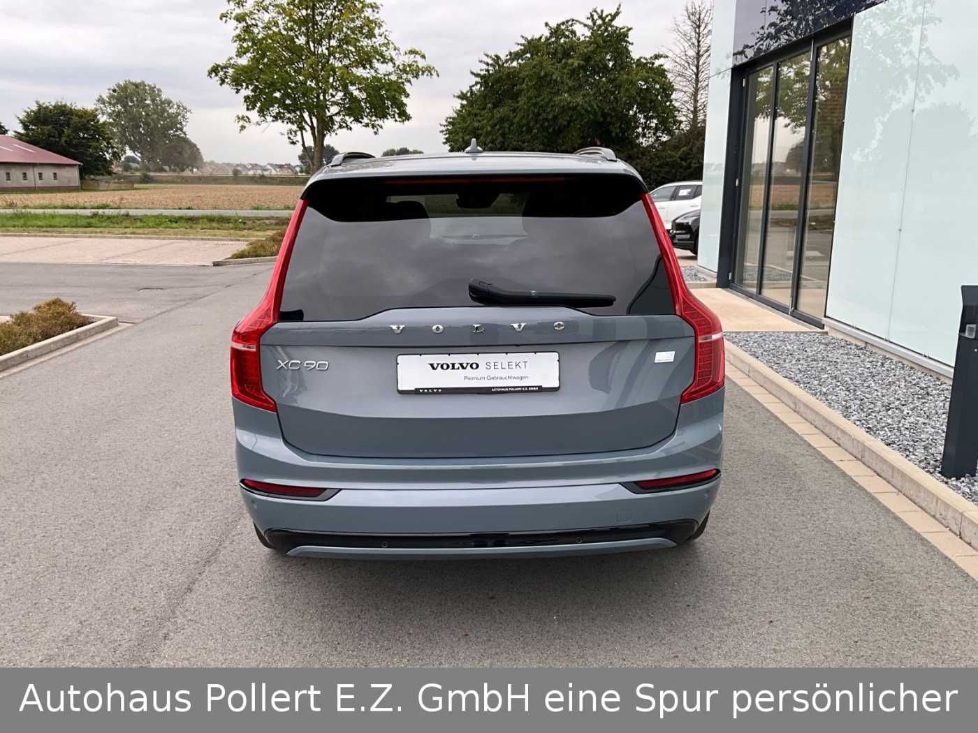Volvo  R Design Recharge Plug-In Hybrid AWD