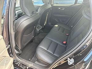 Volvo  B4 (Benzin) Plus Dark