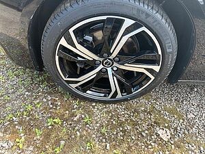 Volvo  B4 (Benzin) Plus Dark