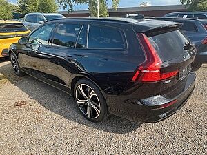 Volvo  B4 (Benzin) Plus Dark