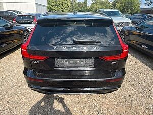 Volvo  B4 (Benzin) Plus Dark