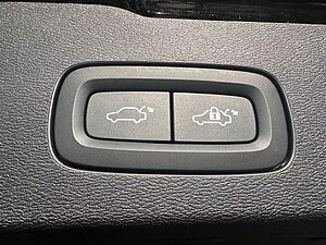 Volvo  B4 (Benzin) Plus Dark