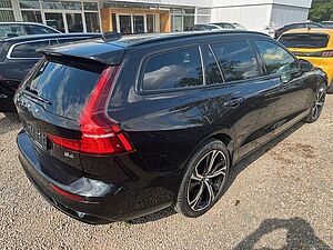 Volvo  B4 (Benzin) Plus Dark