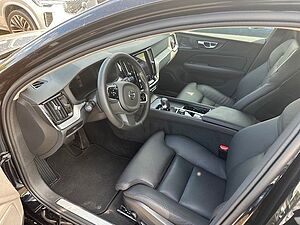 Volvo  B4 (Benzin) Plus Dark