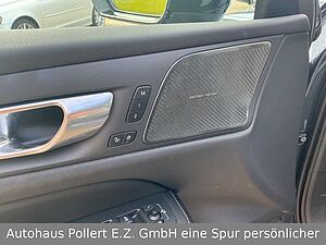 Volvo  T6 Plus Dark Recharge Plug-In Hybrid AWD