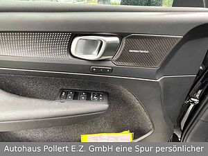 Volvo  B4 Plus Black Edition 2WD