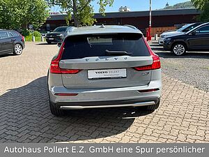 Volvo  B4 AWD Plus