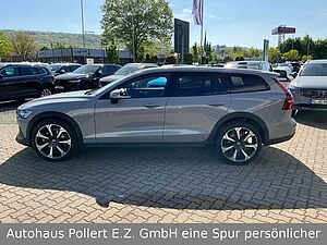 Volvo  B4 AWD Plus